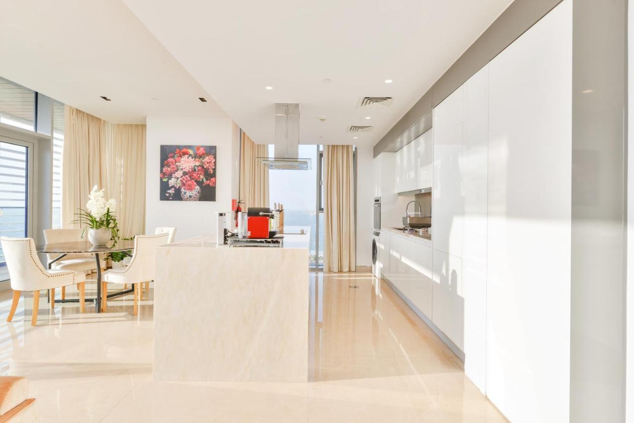 Posh 2 Bedroom Oceanfront Apt In The Heart Of Bluewaters Island دبي المظهر الخارجي الصورة