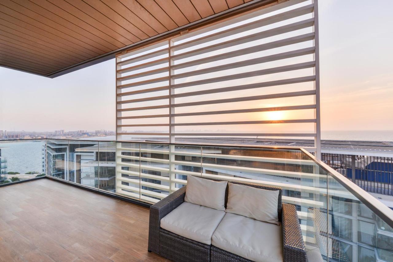 Posh 2 Bedroom Oceanfront Apt In The Heart Of Bluewaters Island دبي المظهر الخارجي الصورة