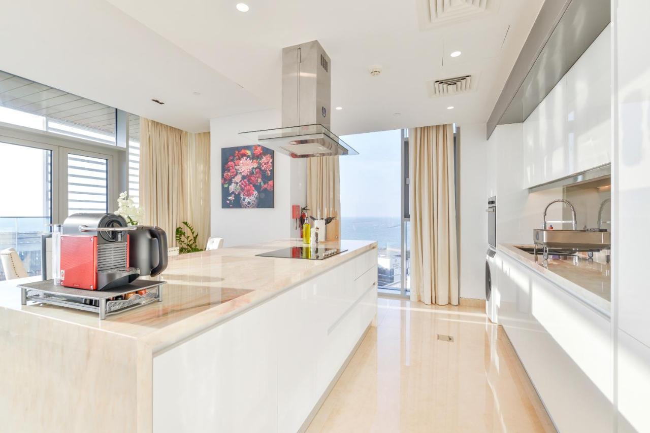 Posh 2 Bedroom Oceanfront Apt In The Heart Of Bluewaters Island دبي المظهر الخارجي الصورة